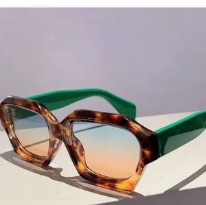 * NWOT* Tortoise Shell and Green Sunglasses